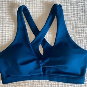 Fabletics Oasis Twist Medium Impact Sports Bra
